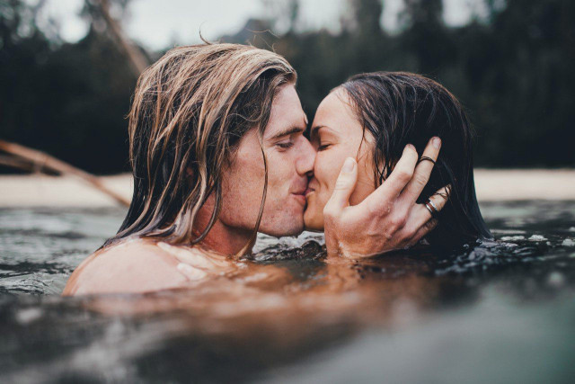 Le guide pour faire l'amour dans l'eau et prendre du plaisir sans danger